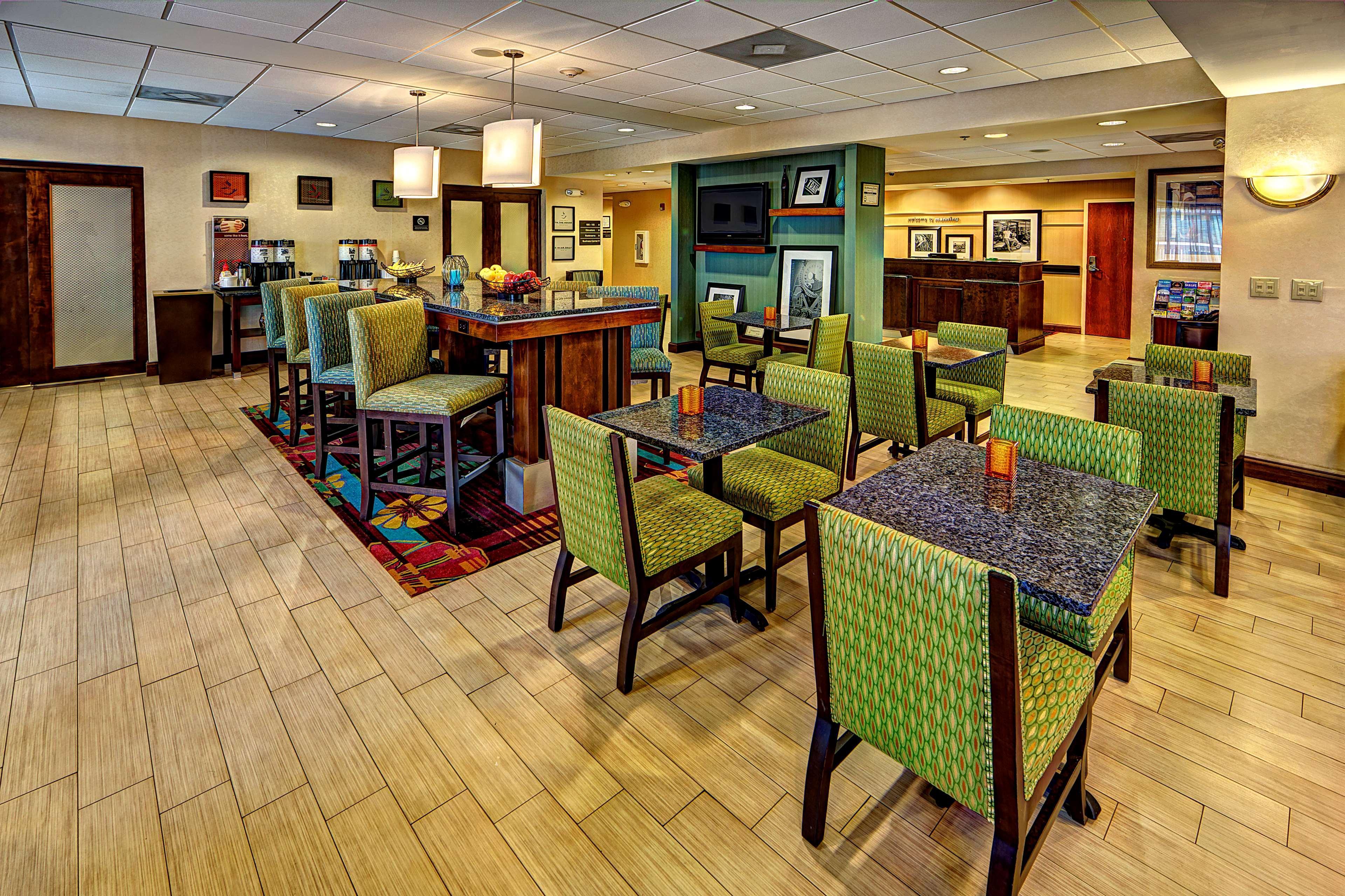 Hampton Inn מנינג מראה חיצוני תמונה